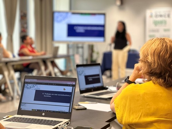 Curso de formación Formación de profesionales en el aula de audiovisuales del CRE