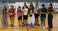 LA DIRECTORA DEL CRE AGRADECE AL GRUPO DE NUEVE ALUMNOS DE SECUNDARIA SU COLABORACIÓN EN EL EVENTO.