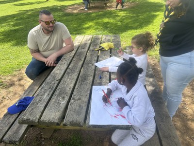 Las alumnas más pequeñas participaron en un taller de pintura