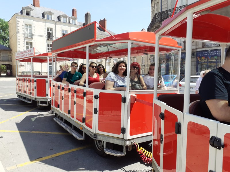 En el trenecito en Place Saint Pierre antes del recorrido por Nantes