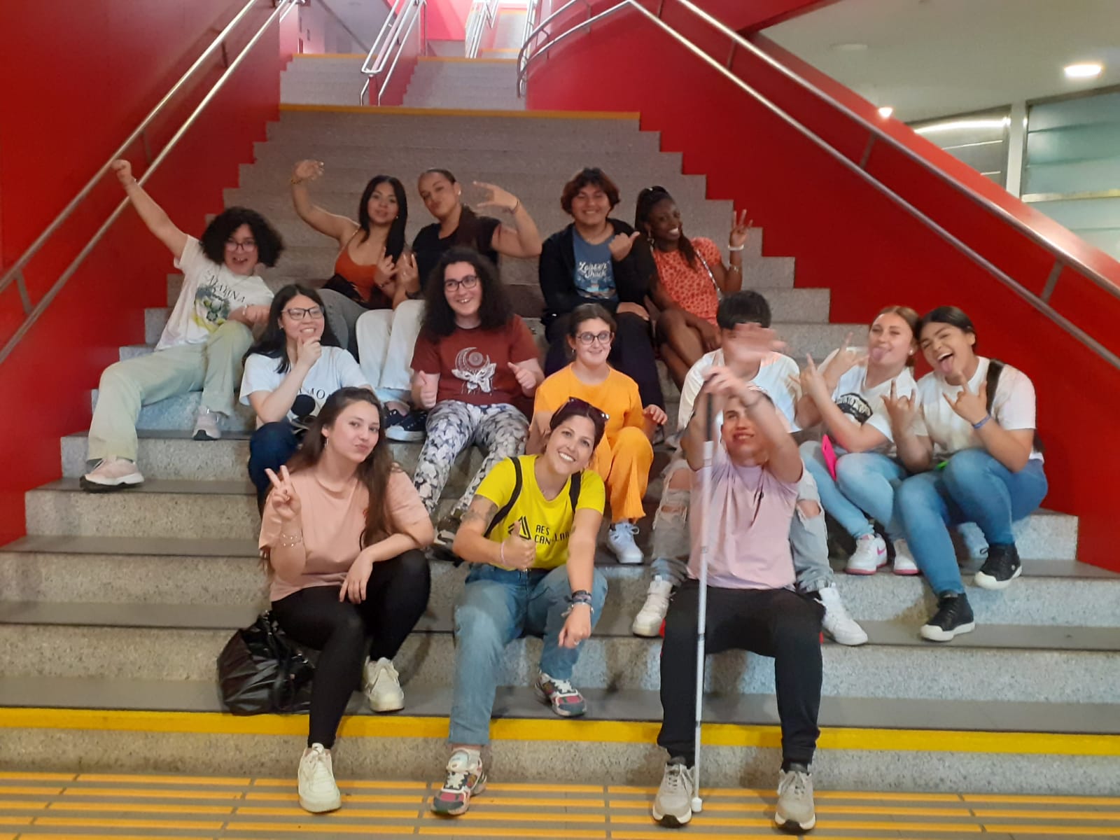 FOTO DE GRUPO ENTRE AMBOS GRUPOS JUVENILES