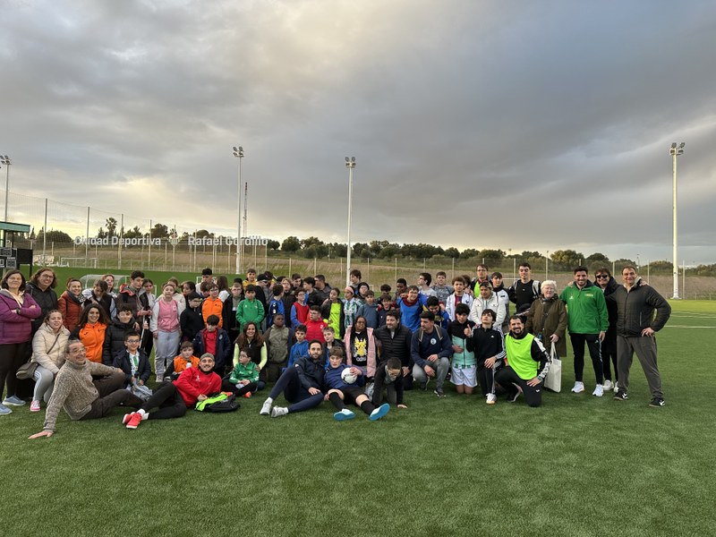 GRUPAL DE TODOS LOS DEPORTISTAS PARTICIPANTES CON SUS RESPONSABLES