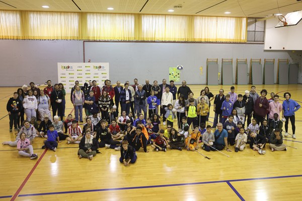 FOTO FINAL CON TODOS LOS PARTICIPANTES DEL II CAMPEONATO DE FÚTBOL NACIONAL DE LA ONCE