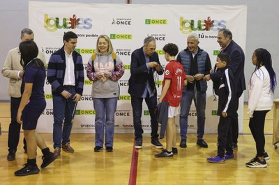 ENTREGA DE MEDALLAS A LOS EQUIPOS