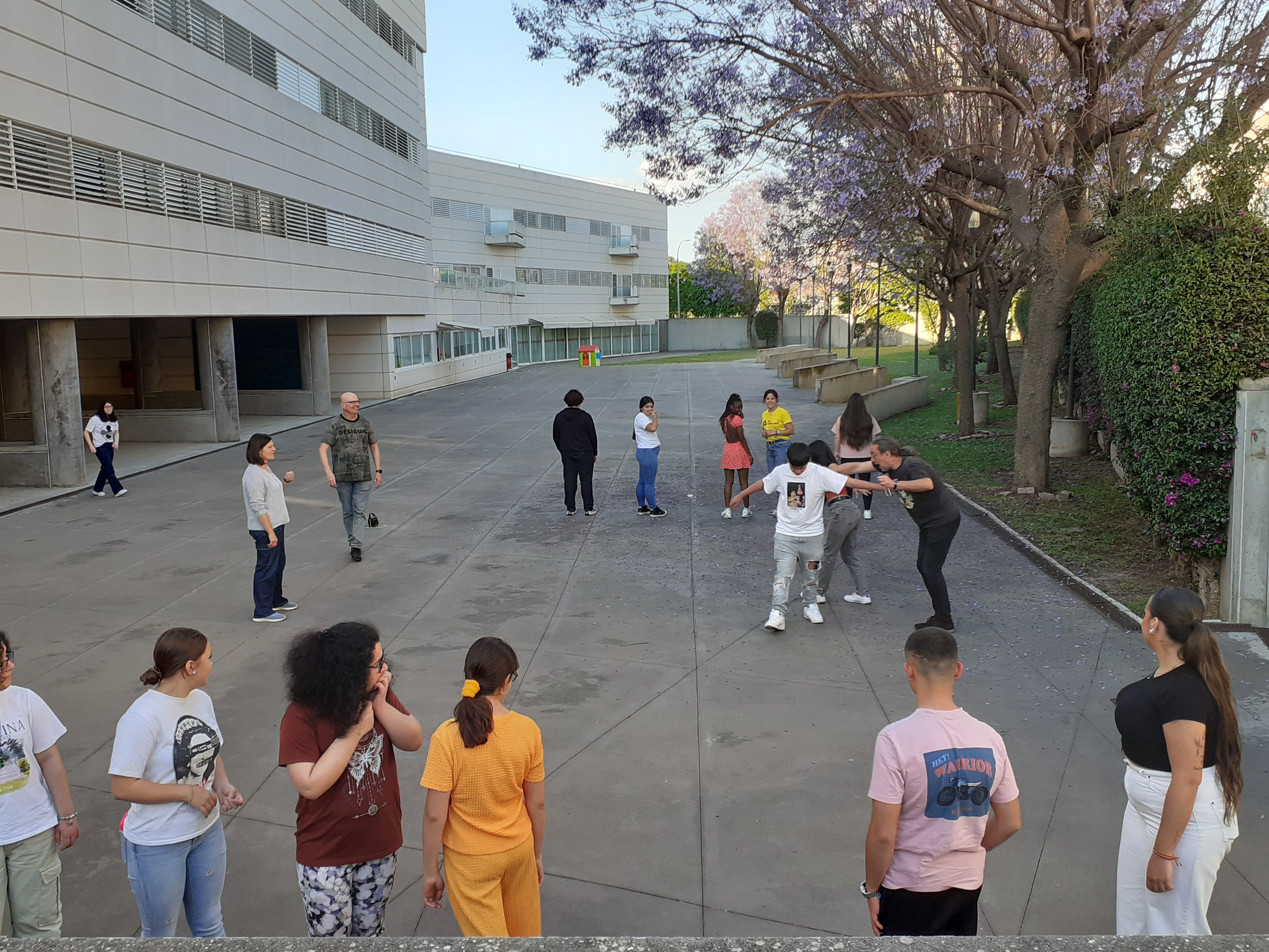 JUGAMOS AL JUEGO DEL PAÑUELO ADAPTADO PARA CIEGOS