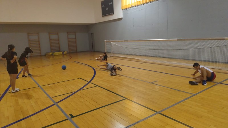 JUGANDO AL GOALBALL