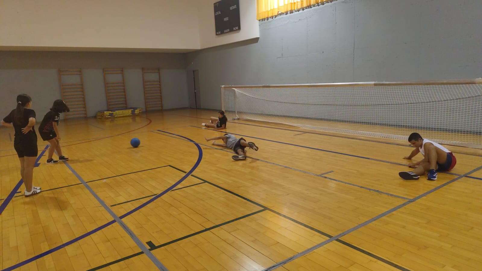 JUGANDO AL GOALBALL