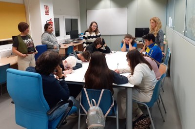 ALUMNOS CREANDO UN SPOT PUBLICITARIO EN EL TALLER “PASAMOS A LA PUBLICIDAD”. ALUMNOS CREANDO UN SPOT PUBLICITARIO EN EL TALLER “PASAMOS A LA PUBLICIDAD”.