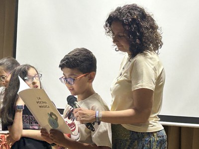 LEYENDO CON MAESTRA