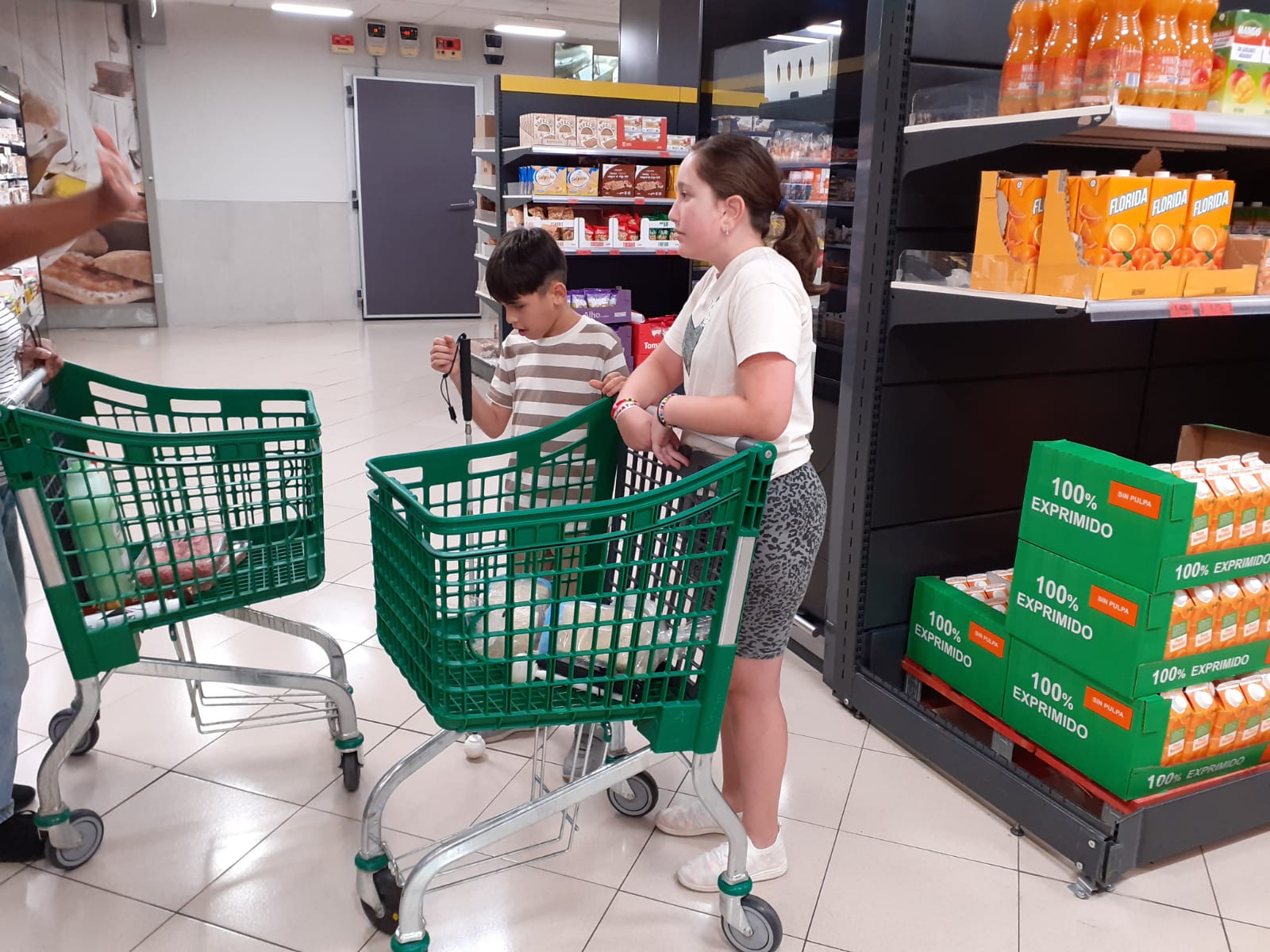 SALIMOS A COMPRAR PARA PREPARAR LA MERIENDA