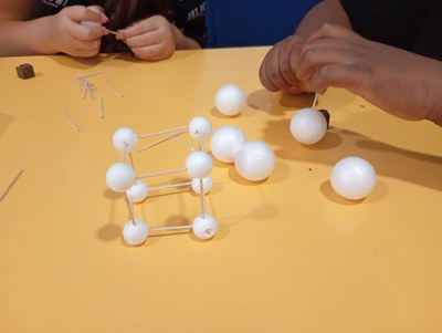 CONFIGURACIÓN Y RESULTADO DE UNA ESTRUCTURA MOLECULAR DE UN MINERAL CONFIGURACIÓN Y RESULTADO DE UNA ESTRUCTURA MOLECULAR DE UN MINERAL
