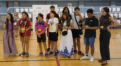 Ilustración 9. LA DIRECTORA DEL CRE AGRADECE AL GRUPO DE NUEVE ALUMNOS DE SECUNDARIA SU COLABORACIÓN EN EL EVENTO.