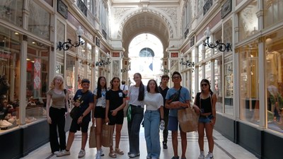 Día de compras en el passage Pommeraye Día de compras en el passage Pommeraye