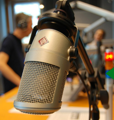 Micrófono en un estudio de radio